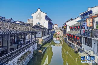 手这么软，指甲不断长出来的？月牙、白点、竖纹又代表什么？